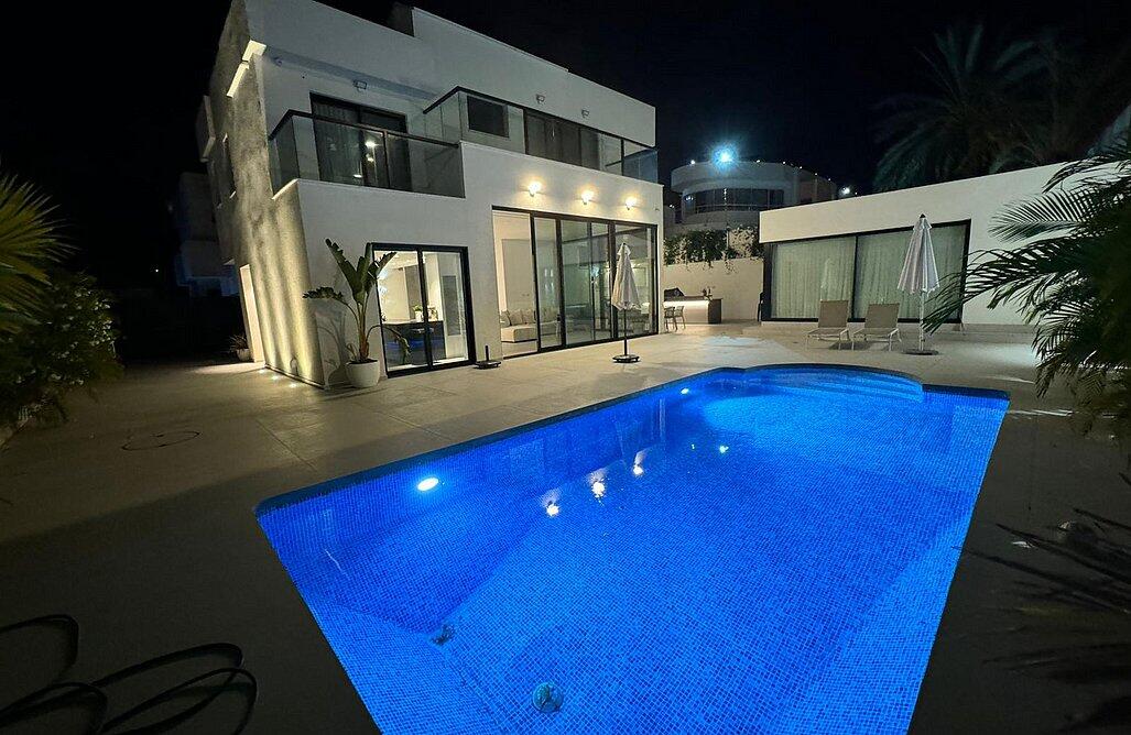 וילה מאיה - Villa Maya בהרצליה מרכז  1  נופש - וי פור ויקיישן - V for Vacation