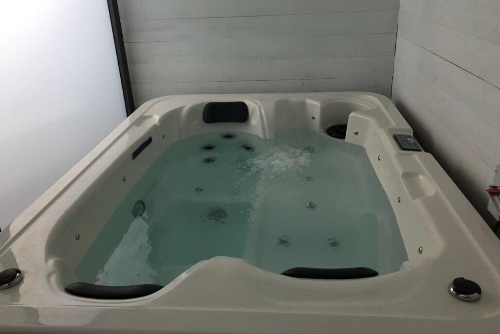 לני - צימר יוקרתי בצפון צפון  2  נופש - וי פור ויקיישן - V for Vacation