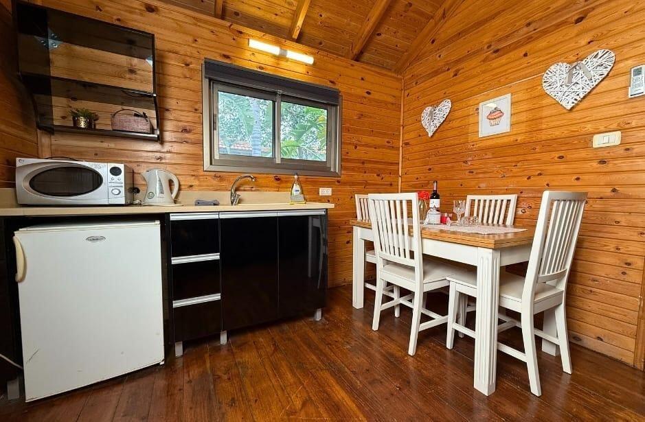 צימרים בצל האלון צפון  23  נופש - וי פור ויקיישן - V for Vacation