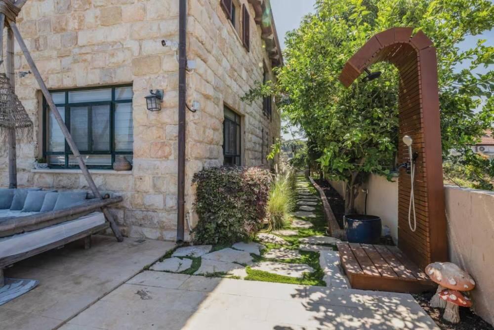 אחוזת בלו ביי נתניה - Blue Bay Mansion מרכז  25  נופש - וי פור ויקיישן - V for Vacation