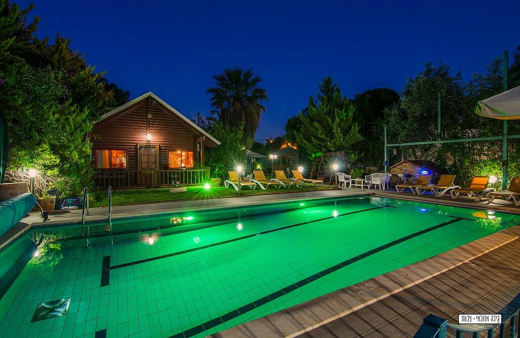 בקתות גבי בקצה היער צפון  19  נופש - וי פור ויקיישן - V for Vacation