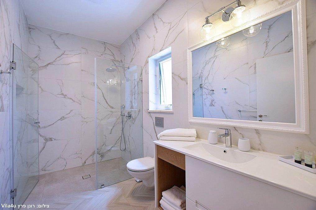 הוד ראשונים צפון  12  נופש - וי פור ויקיישן - V for Vacation