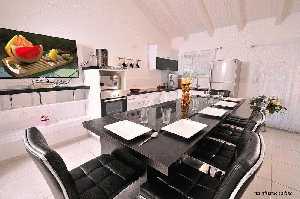 וילה קינג רפאל צפון  8  נופש - וי פור ויקיישן - V for Vacation