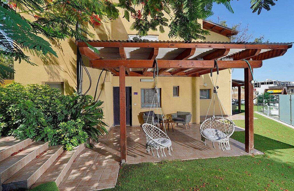 שלווה במושבה צפון  22  נופש - וי פור ויקיישן - V for Vacation