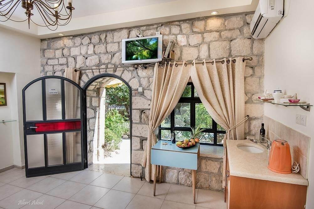 אצולת אירופה - שערי צפת צפון  15  נופש - וי פור ויקיישן - V for Vacation