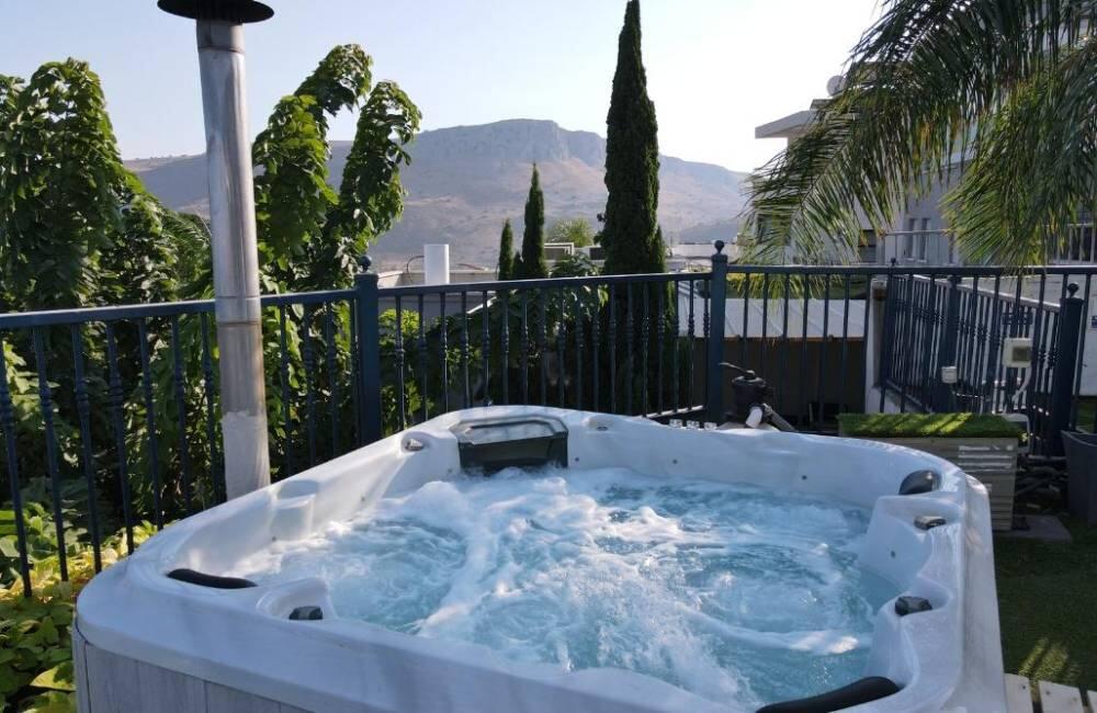 וילה בית הלוגים צפון  4  נופש - וי פור ויקיישן - V for Vacation