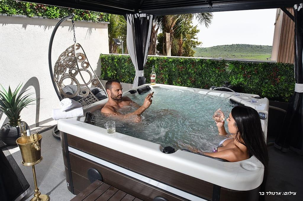 M בוטיק צפון  19  נופש - וי פור ויקיישן - V for Vacation