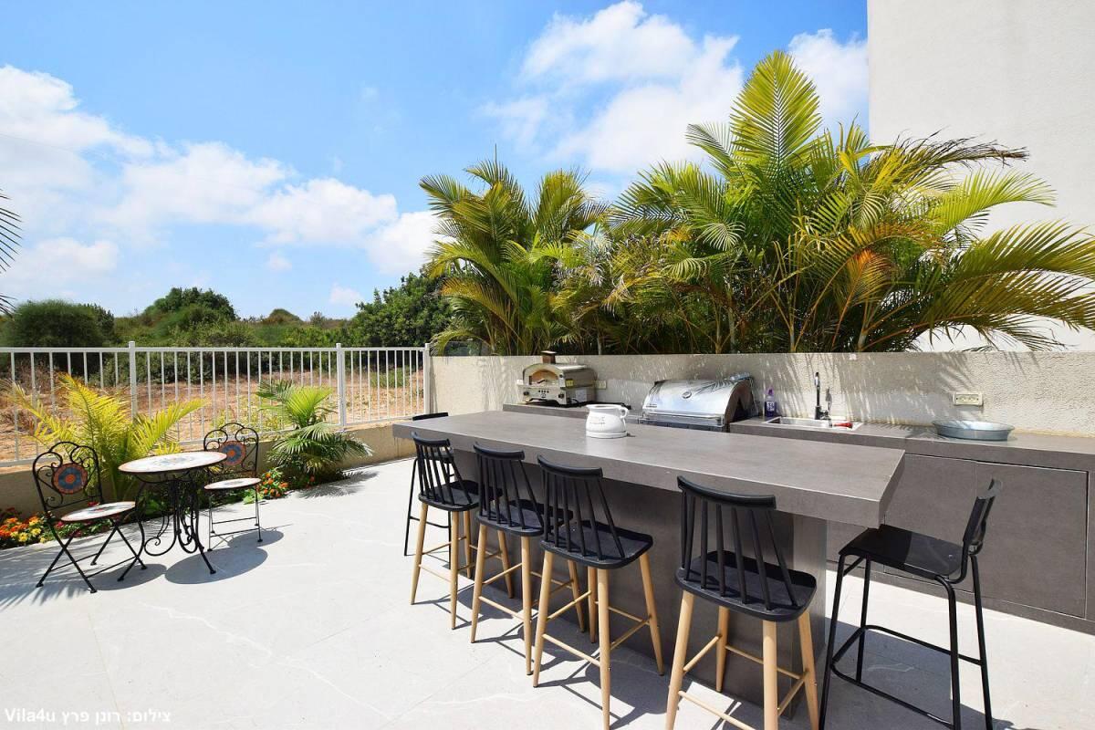 הבריכה של ליבי מרכז  5  לופט 4 יו