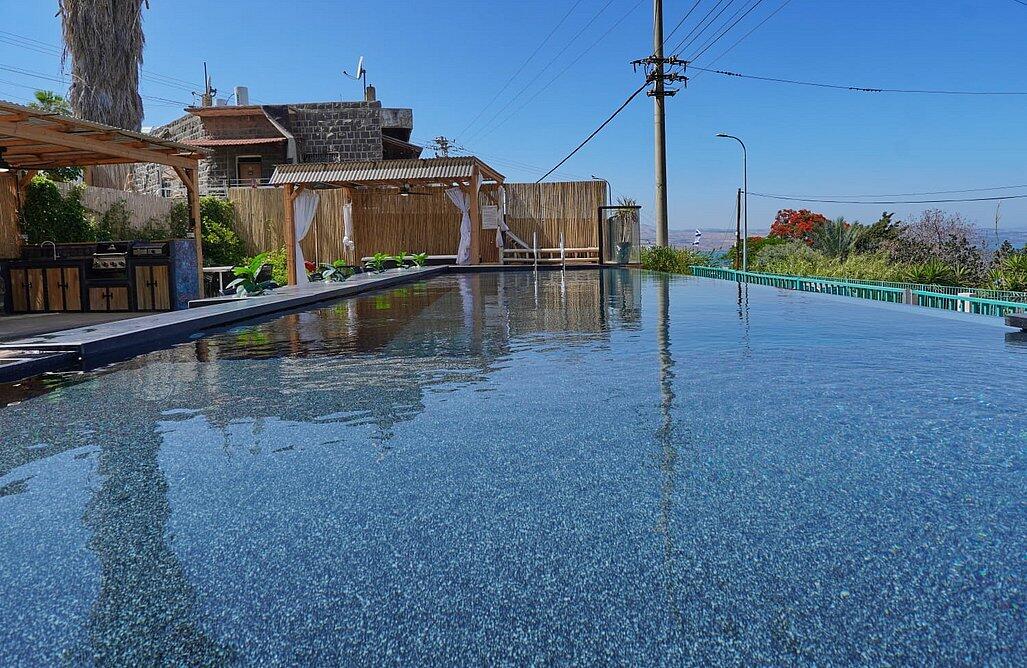 וילה אואזיס פאלאס צפון  18  נופש - וי פור ויקיישן - V for Vacation