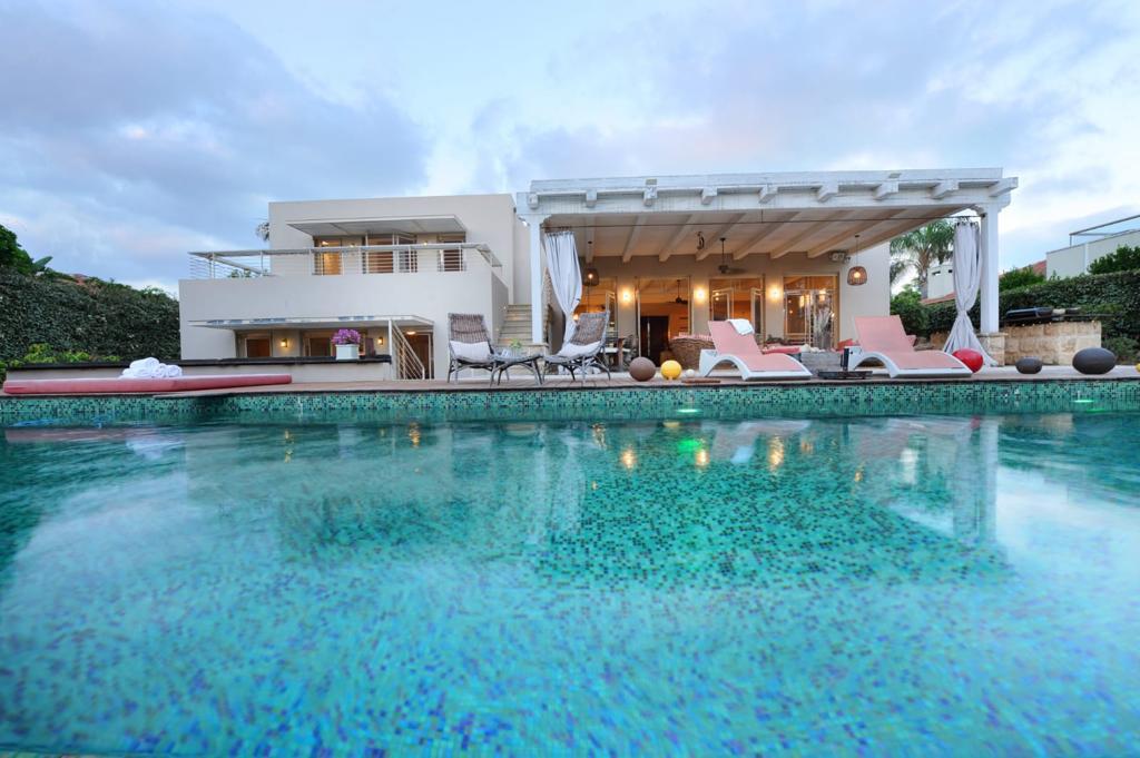 סאנסט וילה - The Sunset Villa מרכז  4  נופש - וי פור ויקיישן - V for Vacation