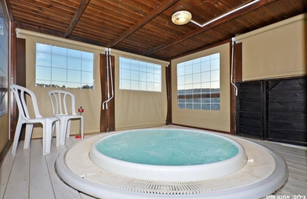 הולידיי פול צפון  19  נופש - וי פור ויקיישן - V for Vacation