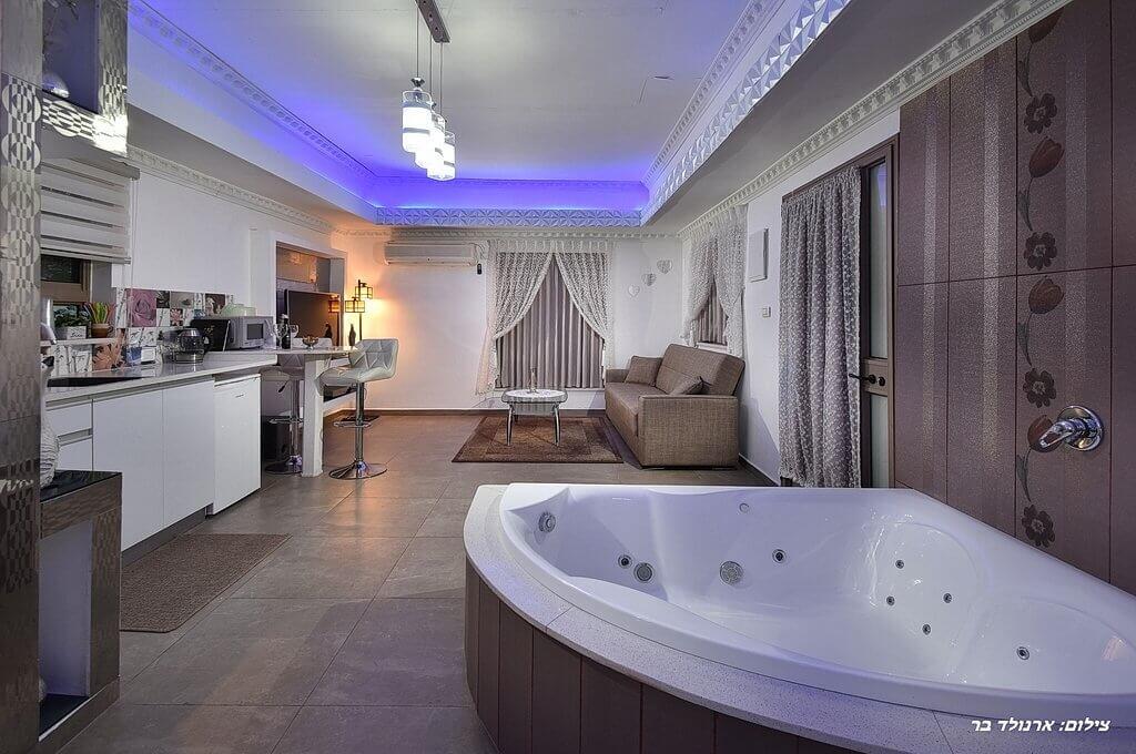 אחוזת קריסטל צפון  10  נופש - וי פור ויקיישן - V for Vacation