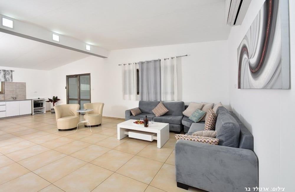 וילה יאניס צפון  5  נופש - וי פור ויקיישן - V for Vacation