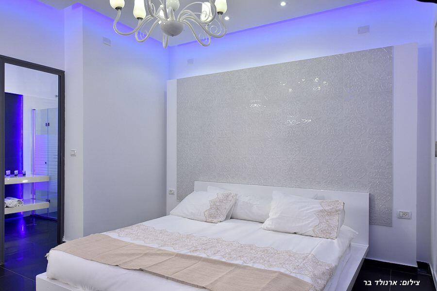 סוויטות כחול לבן ובקתות אגם צפון  21  נופש - וי פור ויקיישן - V for Vacation