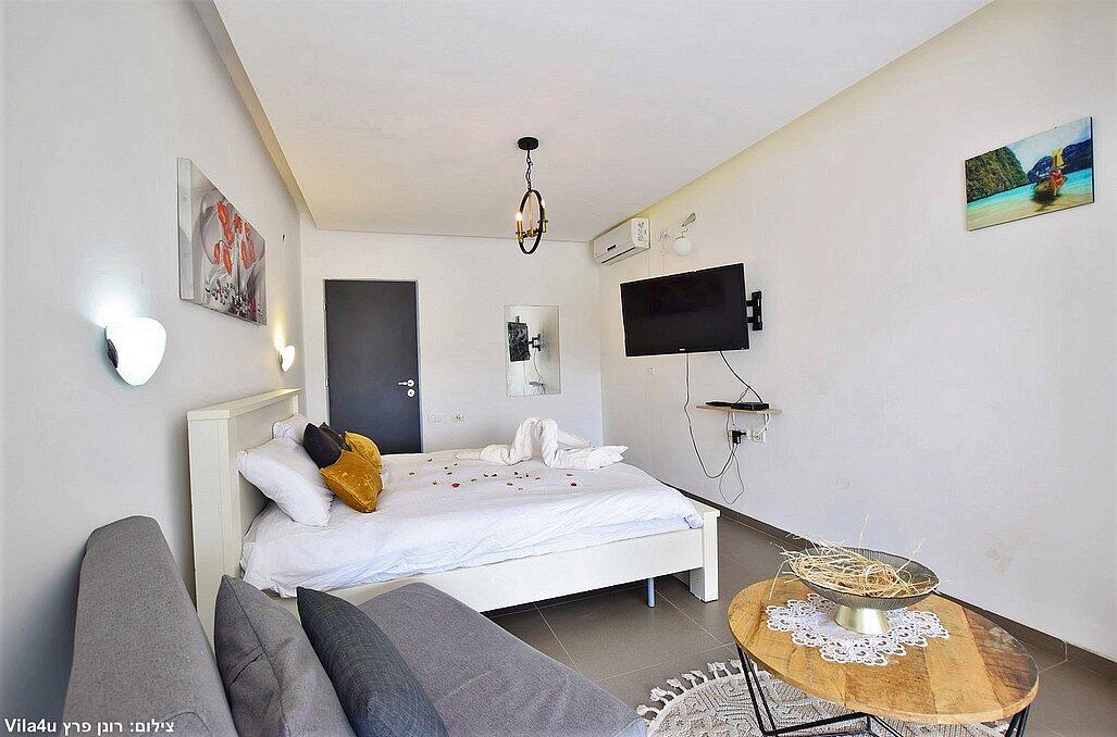 אחוזת האור צפון  17  נופש - וי פור ויקיישן - V for Vacation