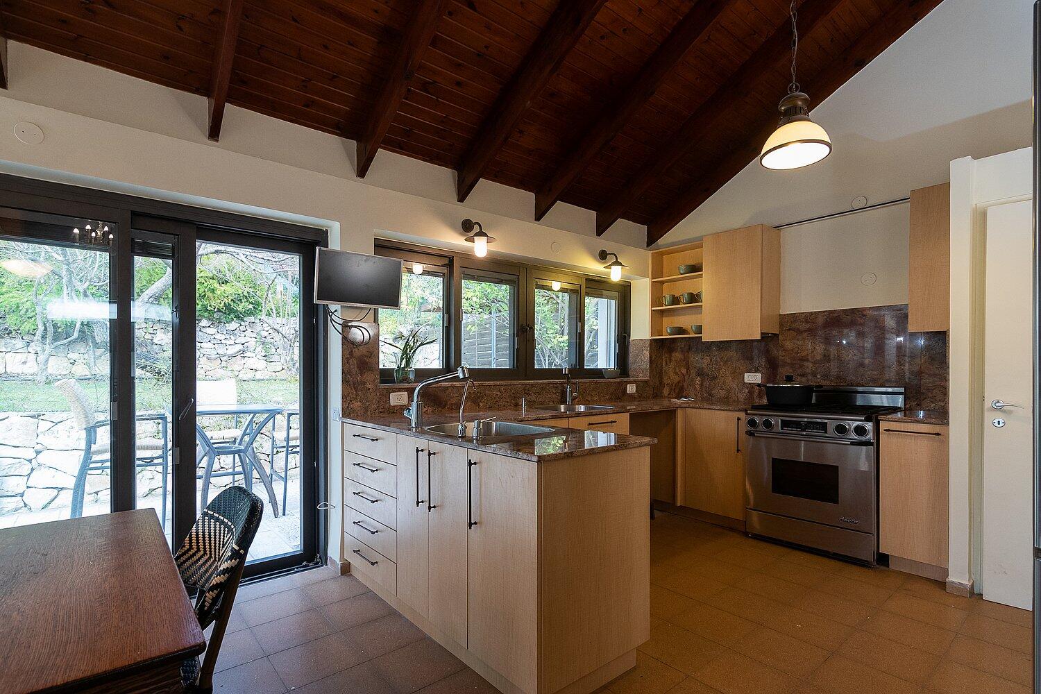 וילה בית זית מרכז  12  נופש - וי פור ויקיישן - V for Vacation