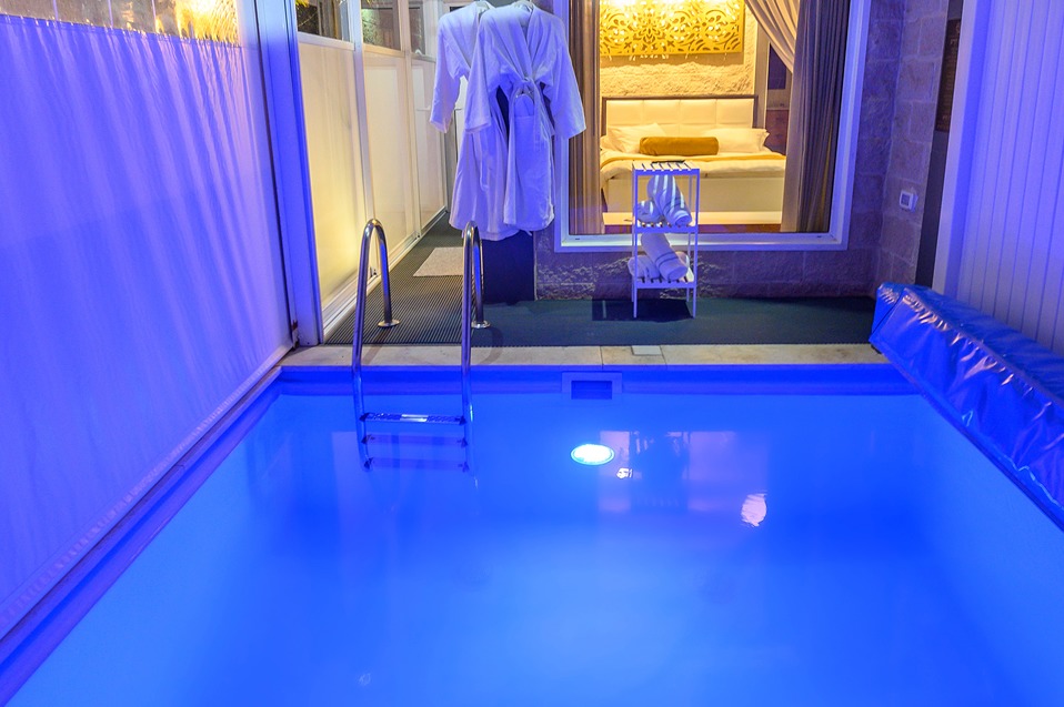 אחוזת מיא - סוויטות בוטיק על המים צפון  12  נופש - וי פור ויקיישן - V for Vacation