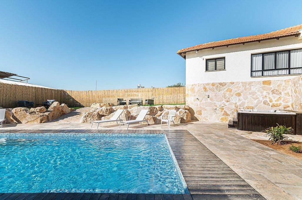 וילה שקיעות אדומות דרום  30  נופש - וי פור ויקיישן - V for Vacation