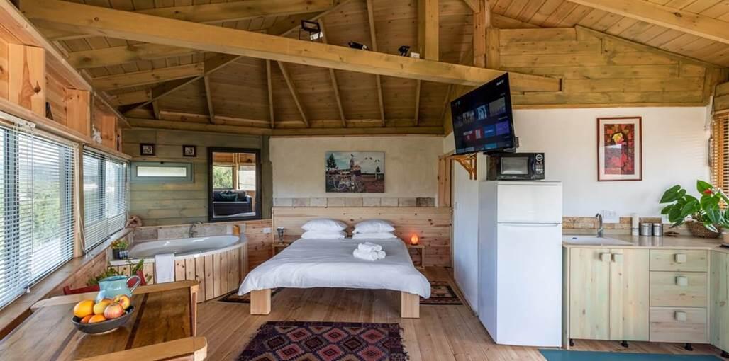 שיר החורש צפון  8  נופש - וי פור ויקיישן - V for Vacation