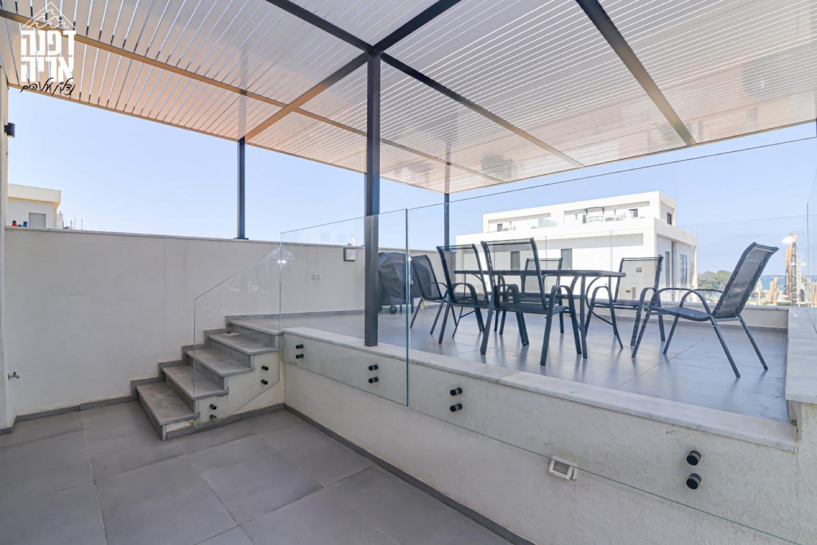 וילה על הים חדרה מרכז  4  נופש - וי פור ויקיישן - V for Vacation