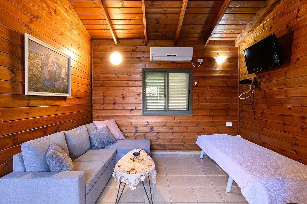 בינות תמרים מרכז  25  נופש - וי פור ויקיישן - V for Vacation