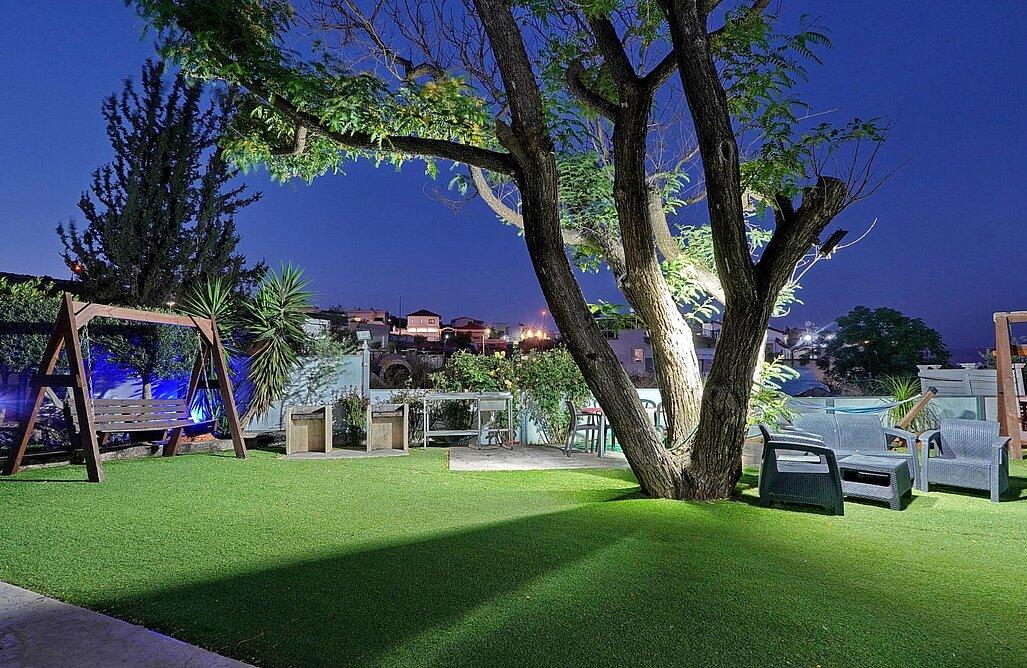 שלווה במושבה צפון  21  נופש - וי פור ויקיישן - V for Vacation