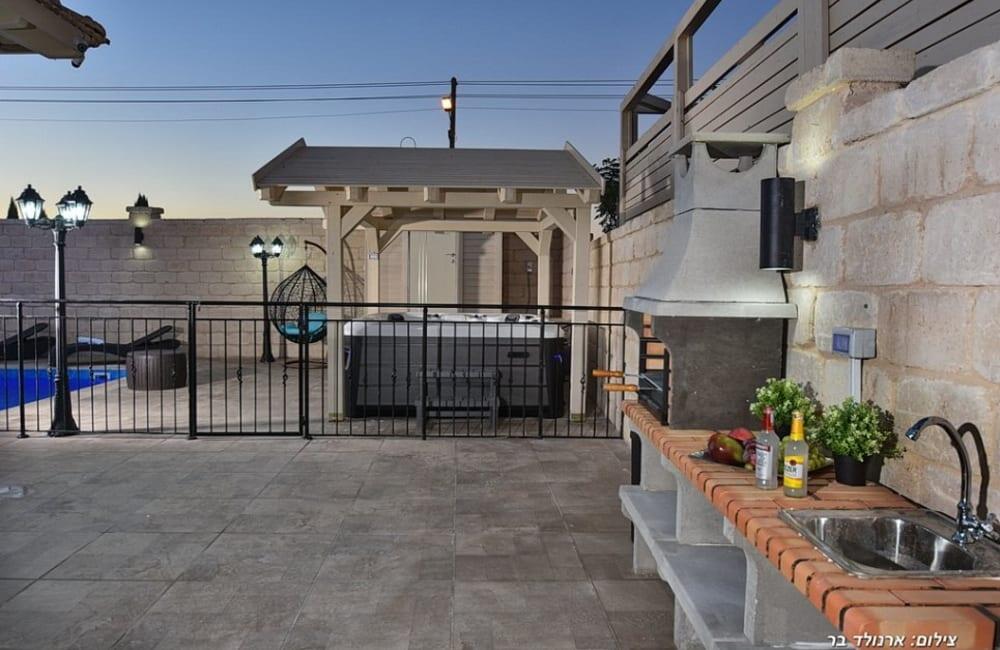 אחוזת אמור צפון  19  נופש - וי פור ויקיישן - V for Vacation