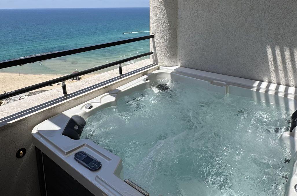 סי וויו פנטהאוז וספא נתניה - Sea view penthouse & spa Netanya מרכז  1  נופש - וי פור ויקיישן - V for Vacation