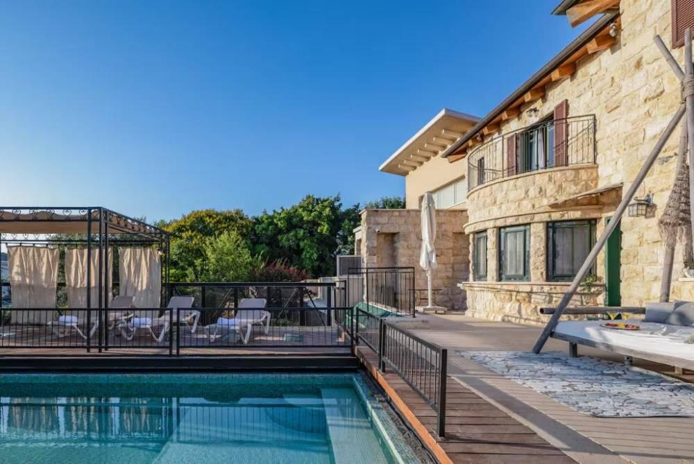 אחוזת בלו ביי נתניה - Blue Bay Mansion מרכז  7  נופש - וי פור ויקיישן - V for Vacation