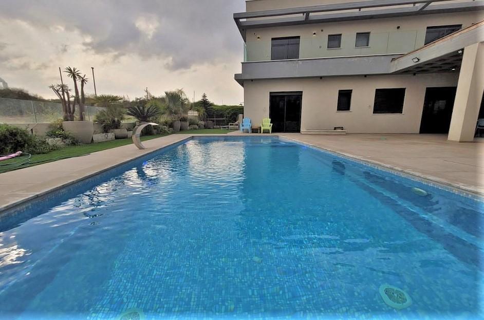 וילה נוי מרכז  12  נופש - וי פור ויקיישן - V for Vacation