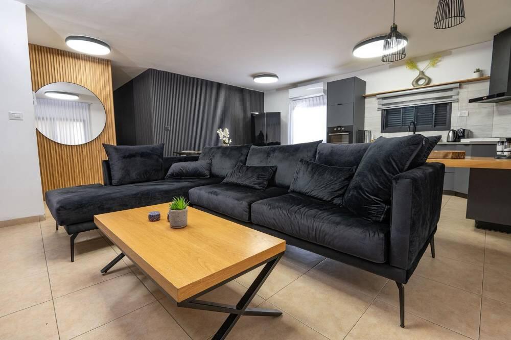 וילה פלואלס בוטיק צפון  23  נופש - וי פור ויקיישן - V for Vacation