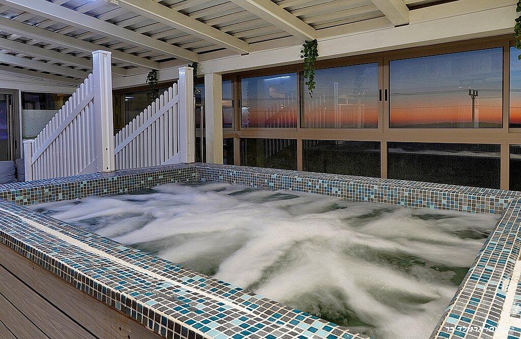 וילה ונילה צפון  42  נופש - וי פור ויקיישן - V for Vacation