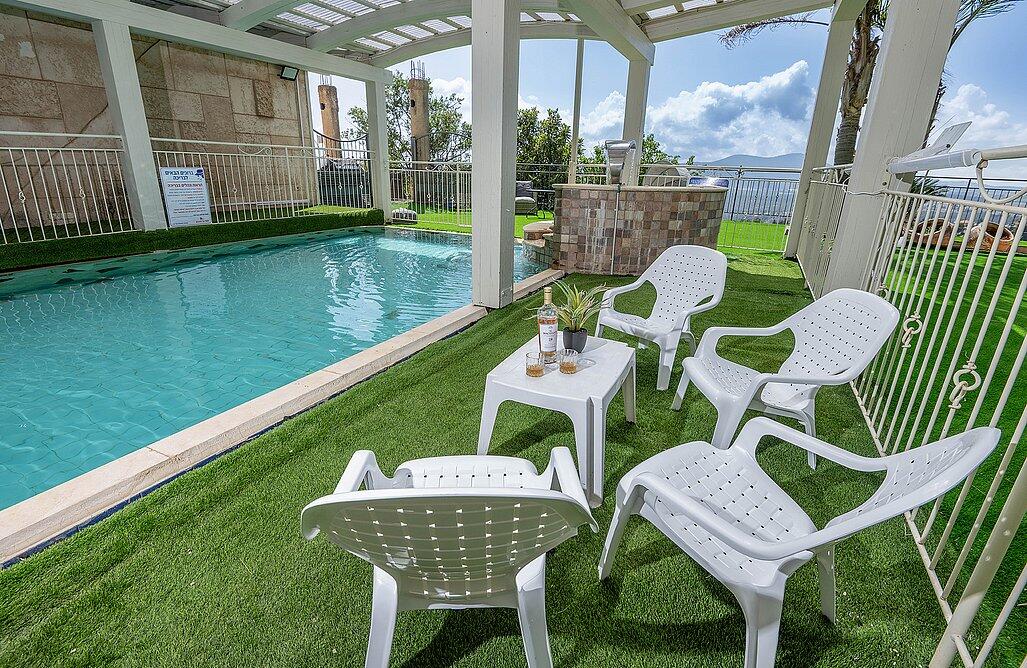 גני הצוק - וילת אירוח צפון  38  נופש - וי פור ויקיישן - V for Vacation