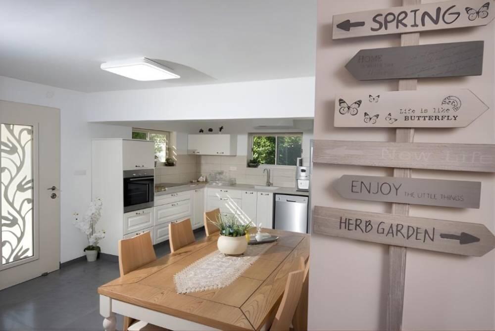 וילה גליו בגליל צפון  8  נופש - וי פור ויקיישן - V for Vacation