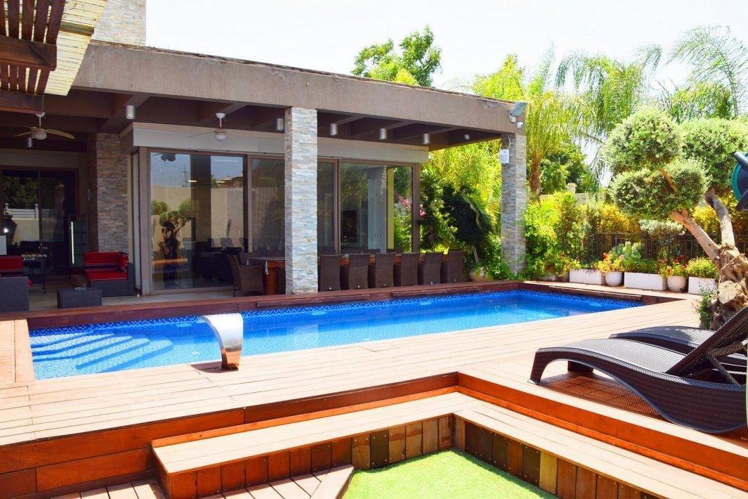 אחוזת הכוכבים מרכז  11  נופש - וי פור ויקיישן - V for Vacation