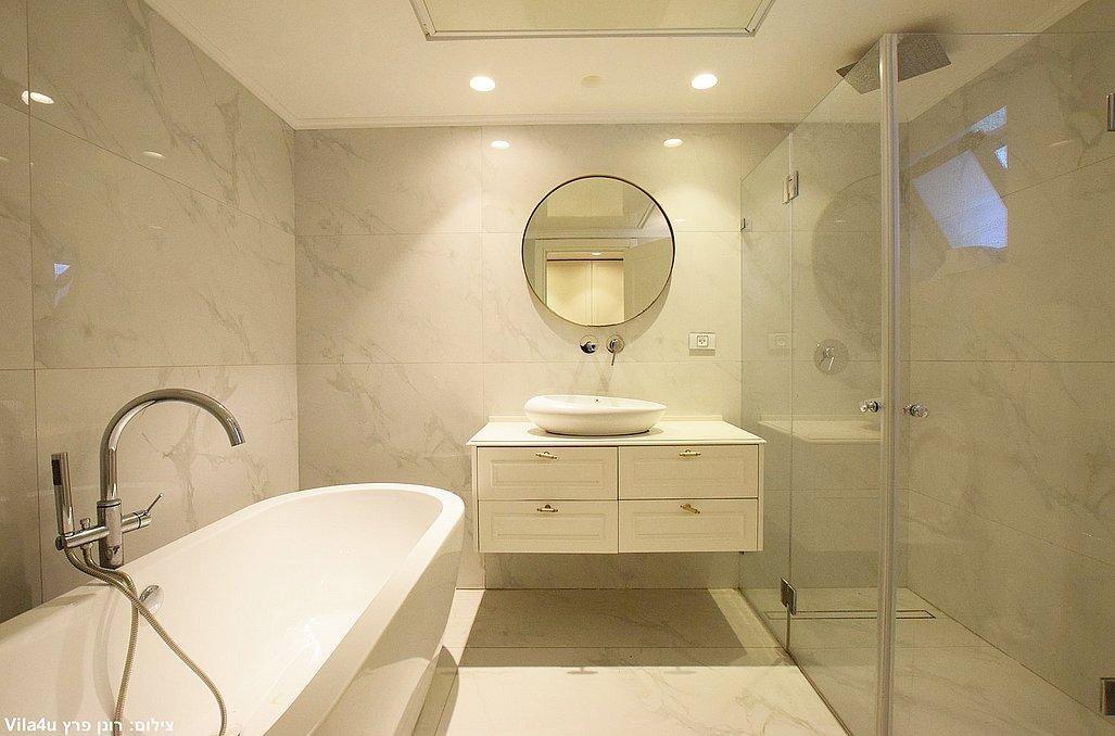 ריי ריזורט מרכז  8  נופש - וי פור ויקיישן - V for Vacation