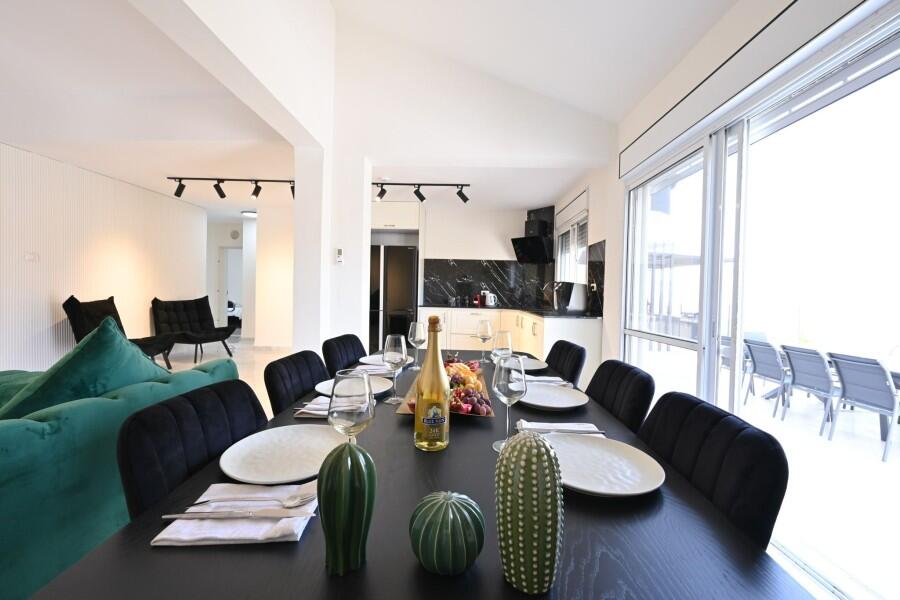 וילה לה רוסה - La Rosa צפון  8  נופש - וי פור ויקיישן - V for Vacation