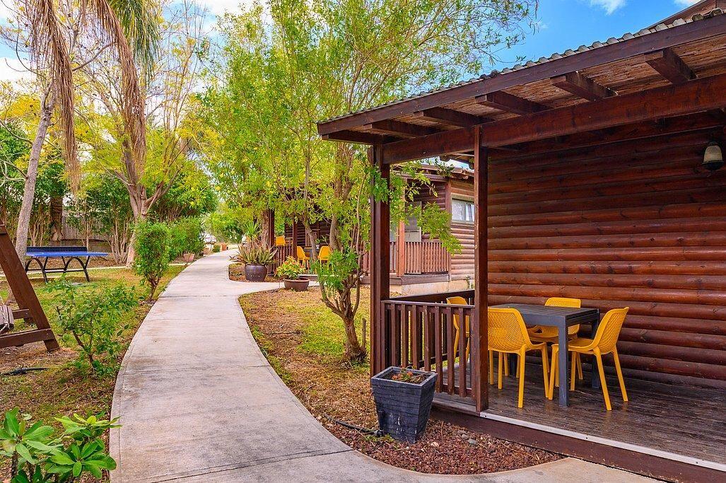 בינות תמרים מרכז  7  נופש - וי פור ויקיישן - V for Vacation