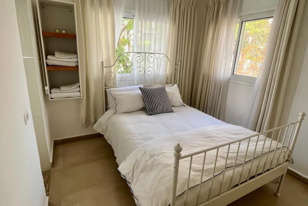 וילה מיקונוס נתניה מרכז  14  נופש - וי פור ויקיישן - V for Vacation