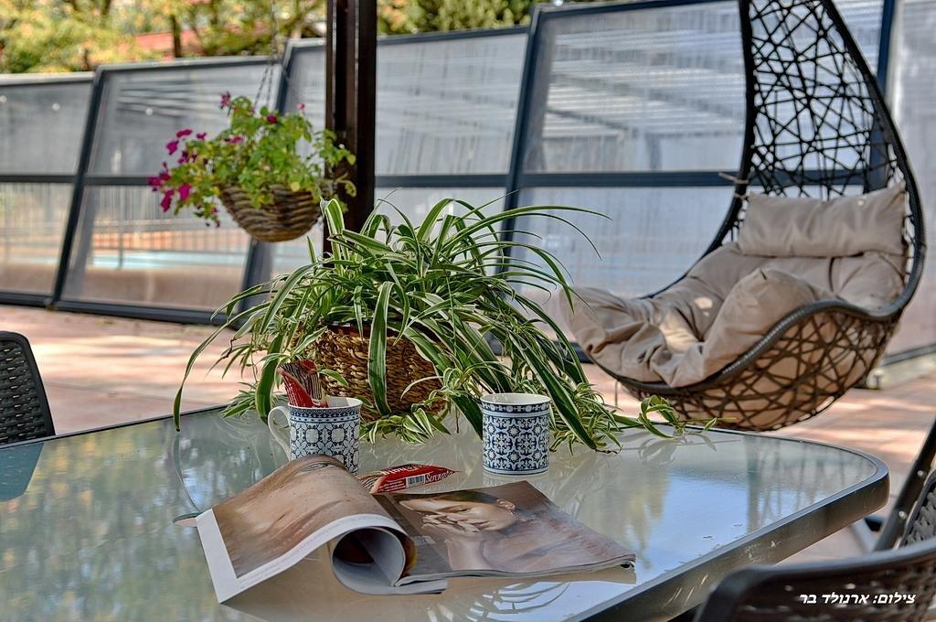 קדמת עדן צפון  12  נופש - וי פור ויקיישן - V for Vacation