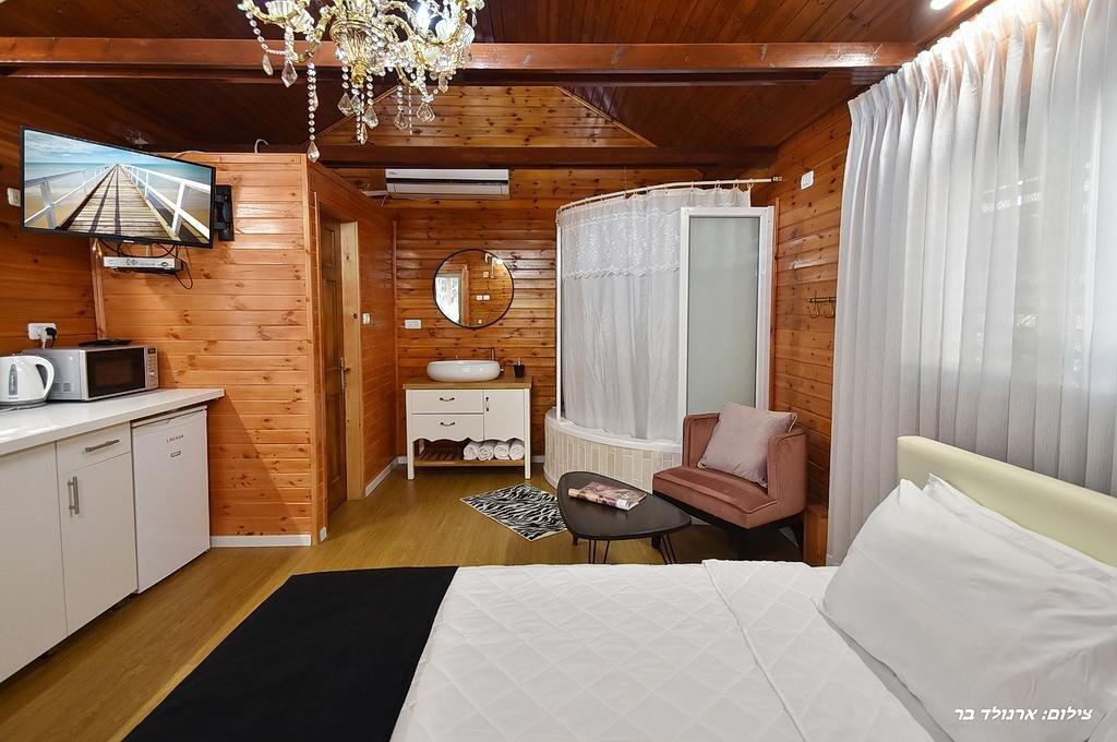 קדמת עדן צפון  16  נופש - וי פור ויקיישן - V for Vacation