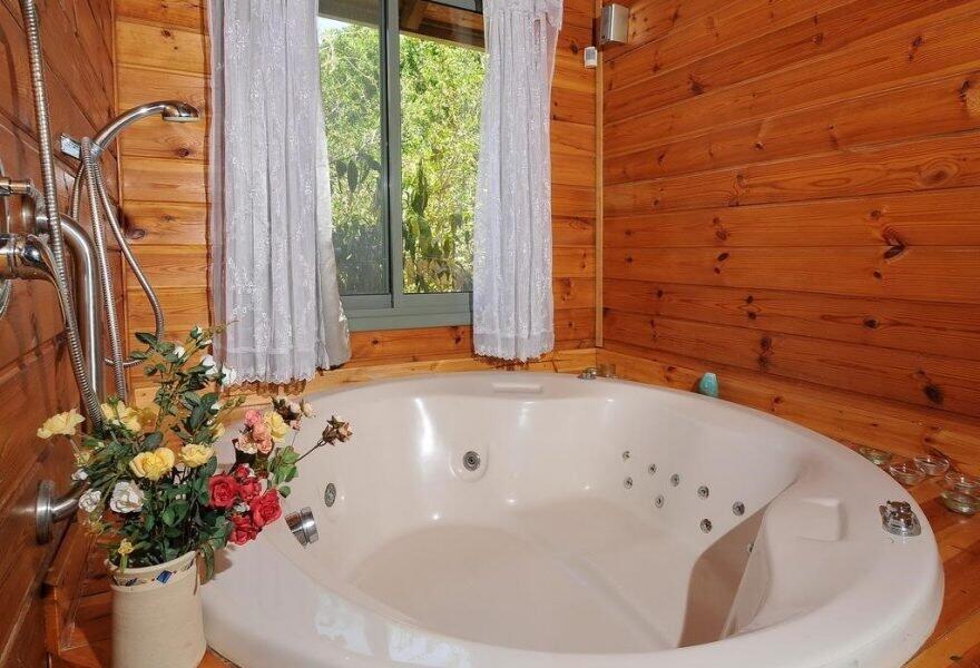 הבקתה הגלילית צפון  22  נופש - וי פור ויקיישן - V for Vacation