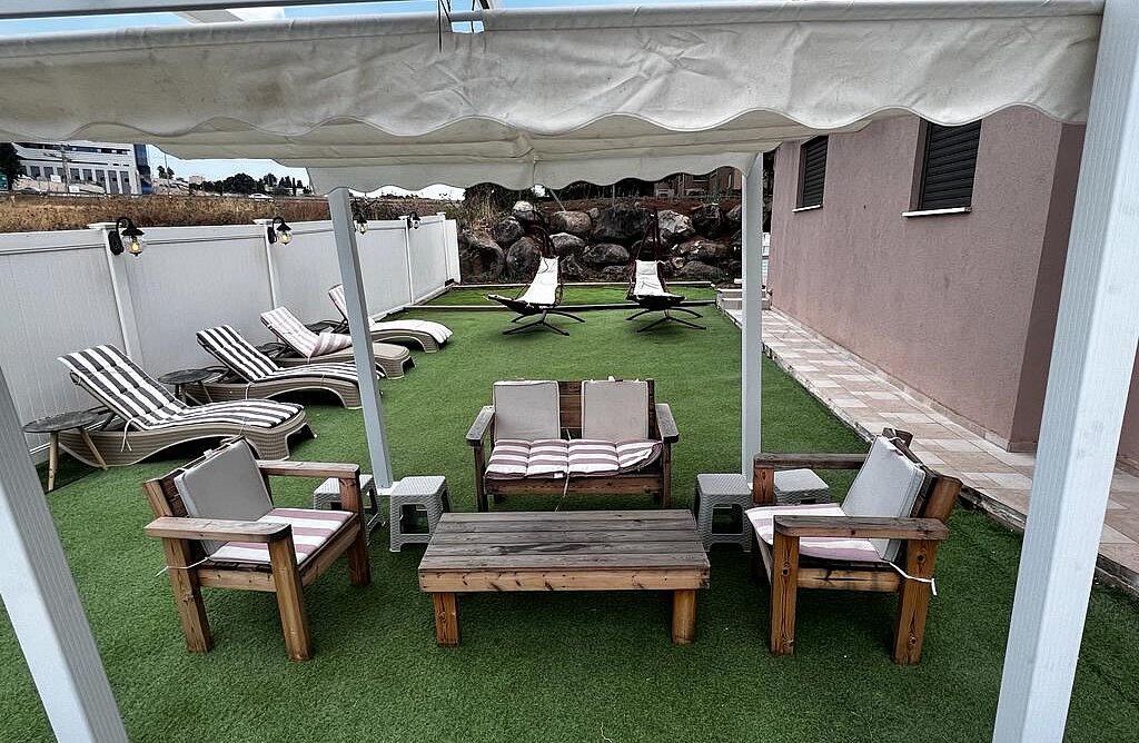 צימרים נעמי ומי צפון  13  נופש - וי פור ויקיישן - V for Vacation