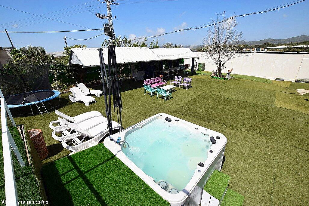 אחוזת אלונים ירכא צפון  27  נופש - וי פור ויקיישן - V for Vacation