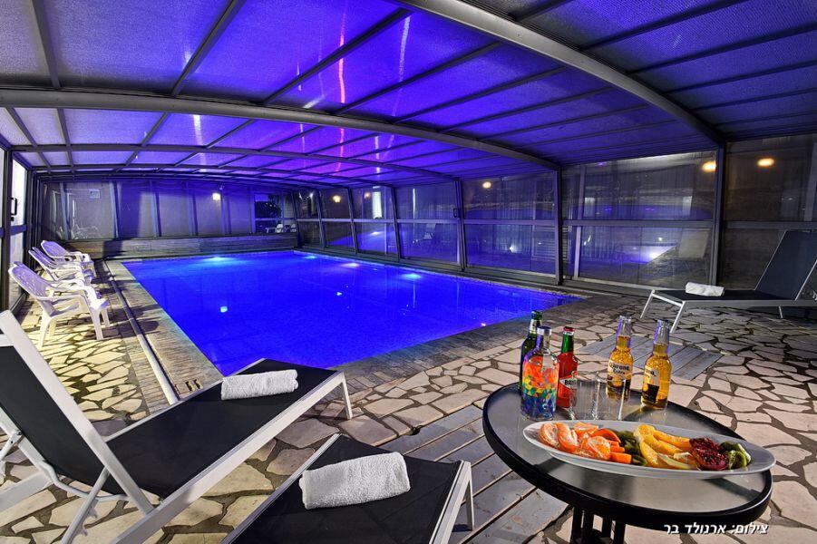 סוויטות כחול לבן ובקתות אגם צפון  27  נופש - וי פור ויקיישן - V for Vacation