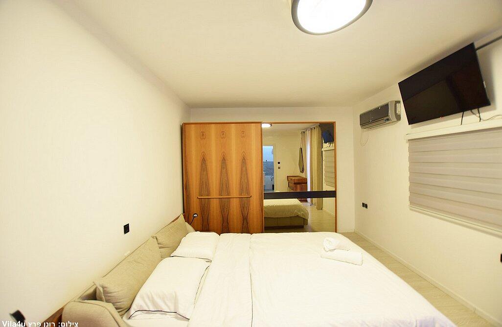 וילה בין הר לים צפון  22  נופש - וי פור ויקיישן - V for Vacation