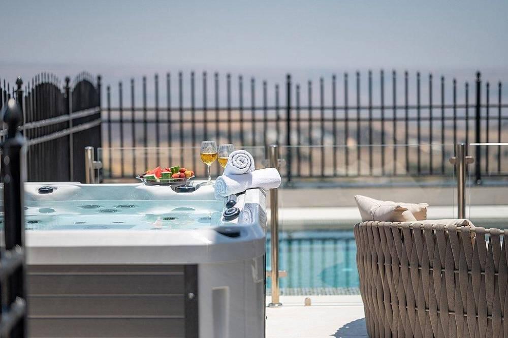 וילה רויאל טווינס בוטיק צפון  4  נופש - וי פור ויקיישן - V for Vacation