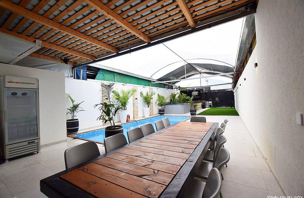 פארטי טוי מרכז  6  נופש - וי פור ויקיישן - V for Vacation