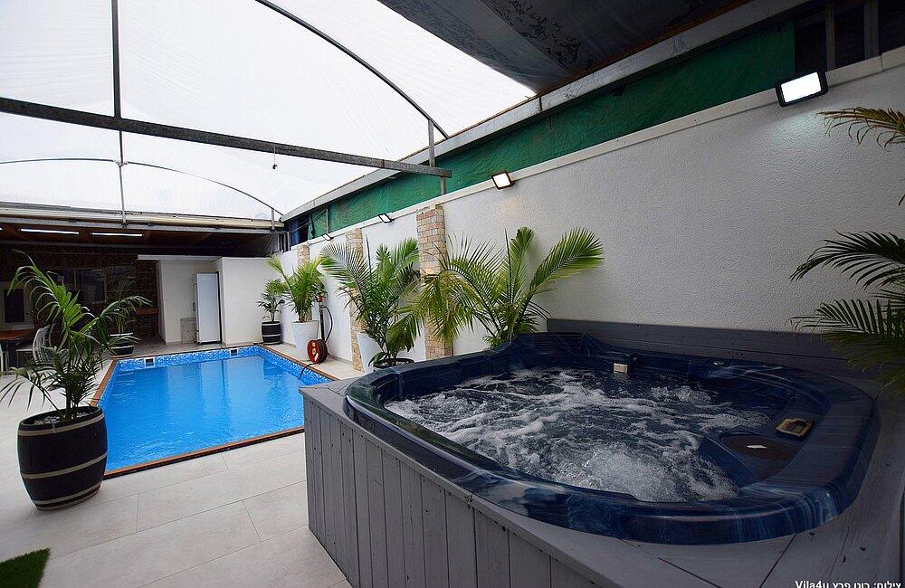 פארטי טוי מרכז  3  נופש - וי פור ויקיישן - V for Vacation