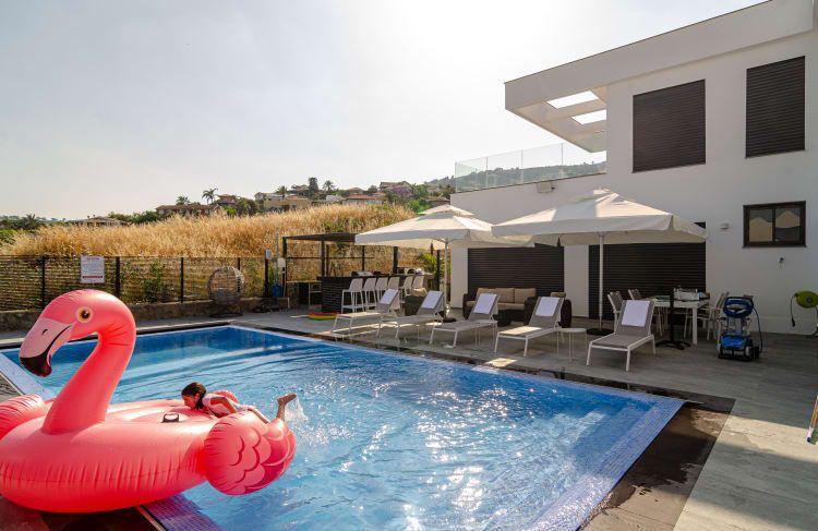 וילה אלה כנרת צפון  4  נופש - וי פור ויקיישן - V for Vacation